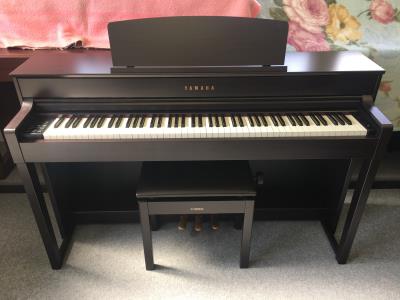 yamaha_clp-575r_1